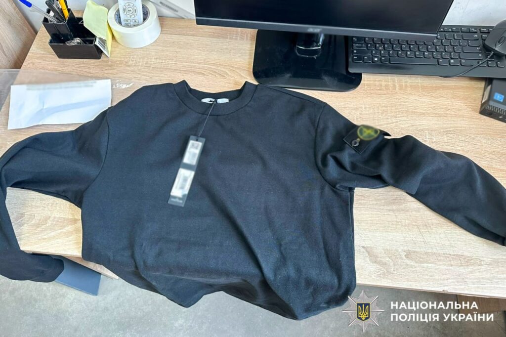 Аферист у Рівному замінював брендові речі на підробки 1