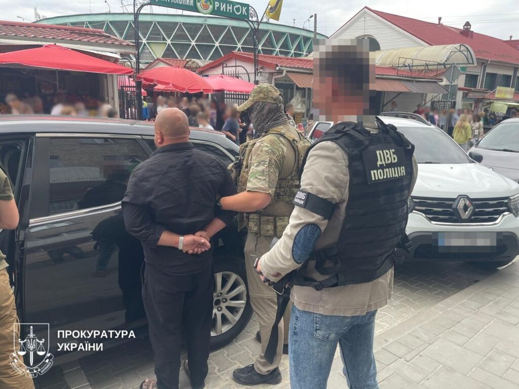 У Рівному затримали підозрюваного в організації незаконного переправлення чоловіків до Румунії 2