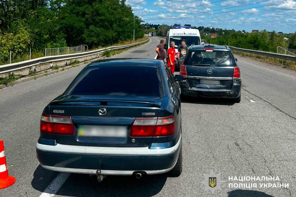 У Рівненському районі внаслідок ДТП травмувалася пасажирка легковика 2
