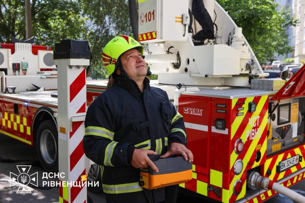 Пожежа в дев'ятиповерхівці в Рівному: деталі від ДСНС та стан врятованих 1 Гасіння пожежі у багатоповерхівці Рівного