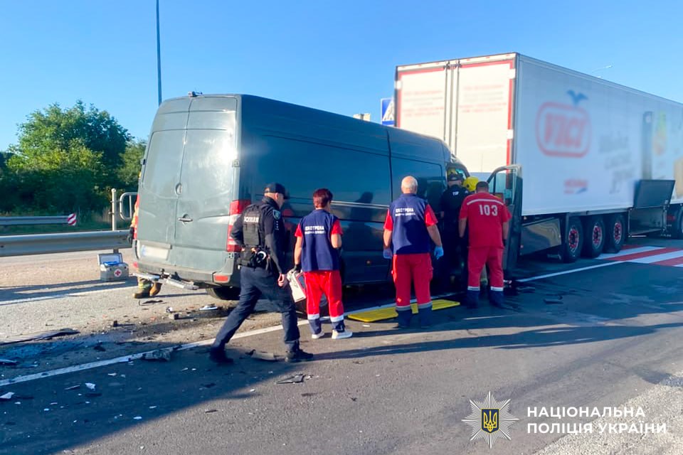 На Дубенщині у ДТП загинув водій буса 1