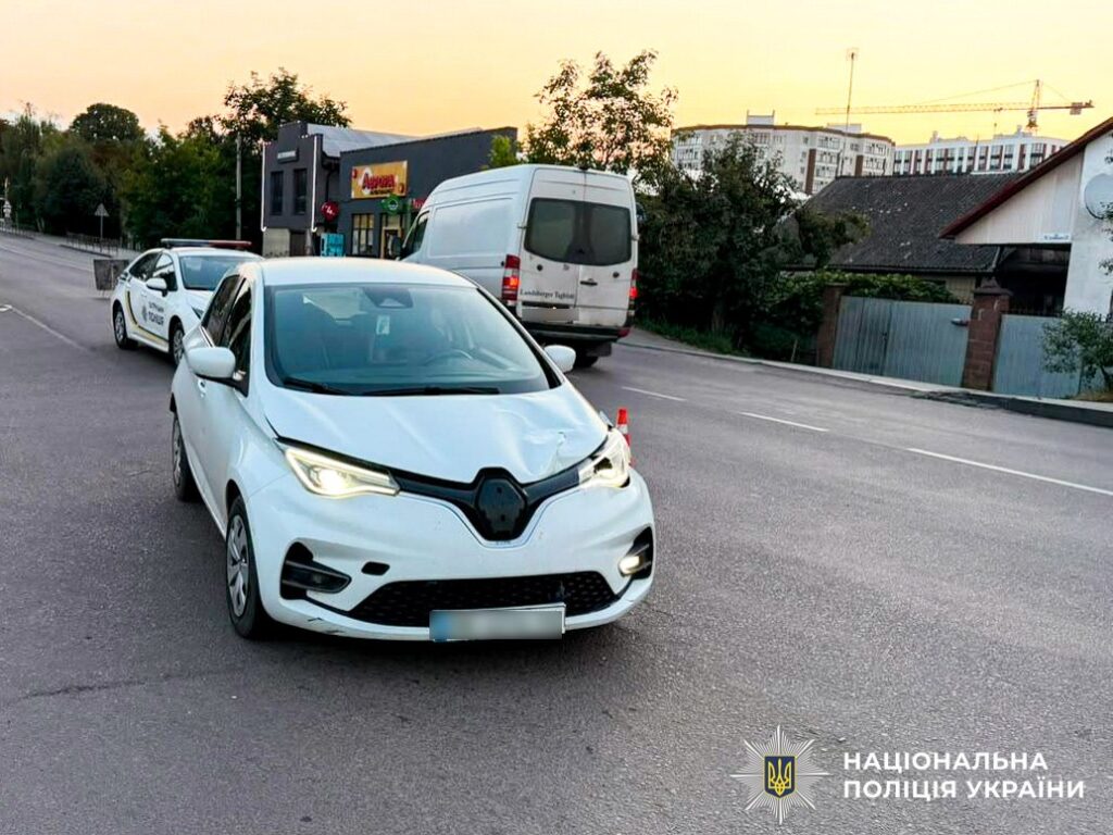 Смертельна ДТП на Грушевського у Дубні: водійка Renault збила чоловіка 2 Місце смертельної ДТП у Дубні