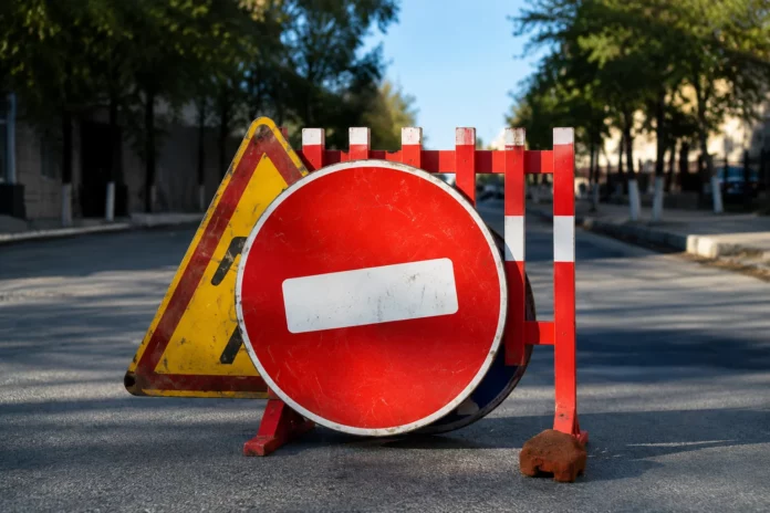 На кількох вулицях Рівного обмеження руху Дорожня обстановка в Рівному