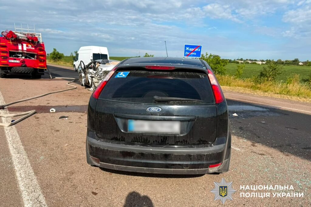 Жорстка ДТП на трасі Київ - Чоп біля Жадківки: 45-річний водій у реанімації з крововиливом у мозок 2 Наслідки нічної автопригоди на Кореччині
