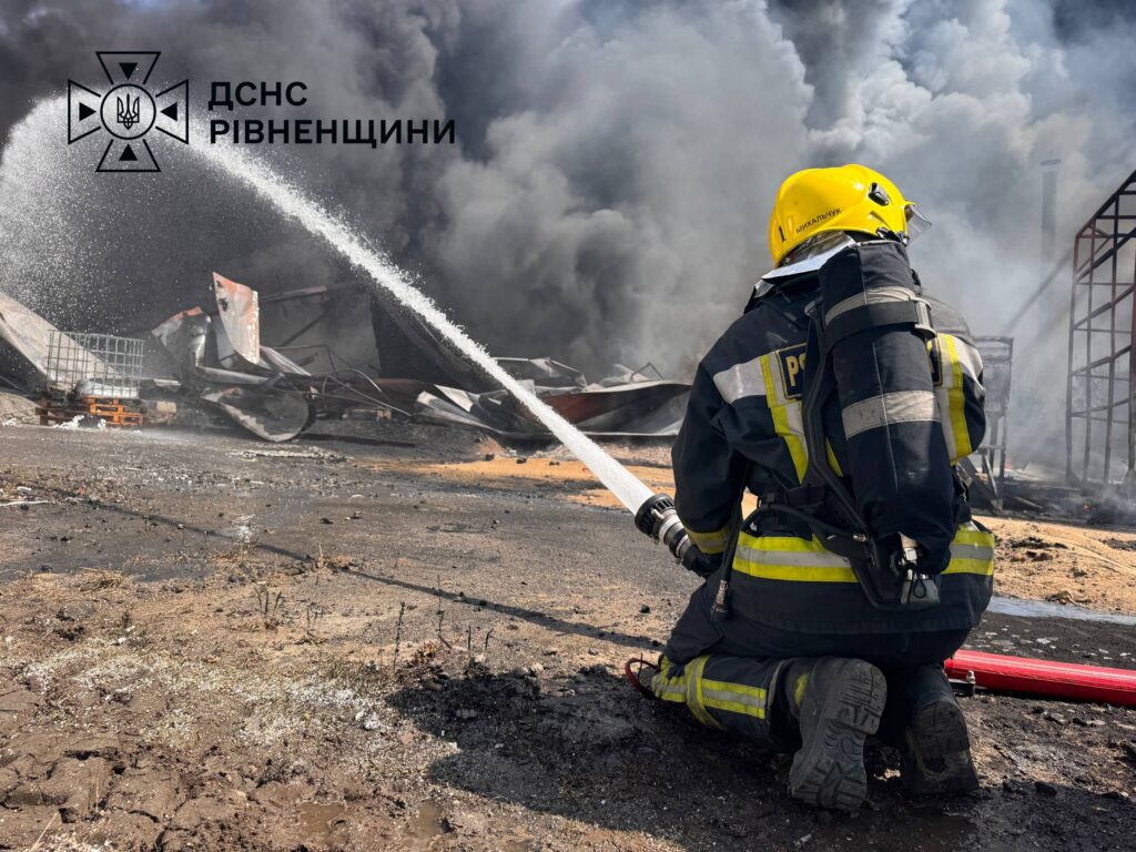 На одному з підприємств Дубенщини виникла пожежа 3