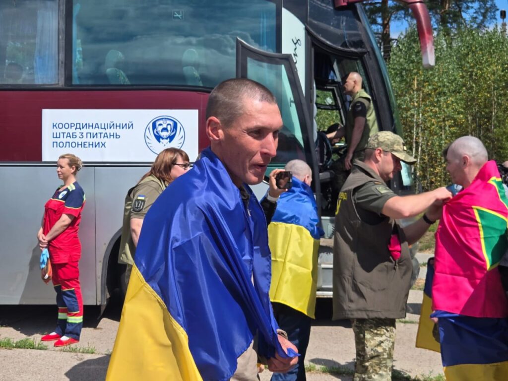 Сьогодні відбувся обмін: 103 українські воїни повертаються додому з російського полону 4
