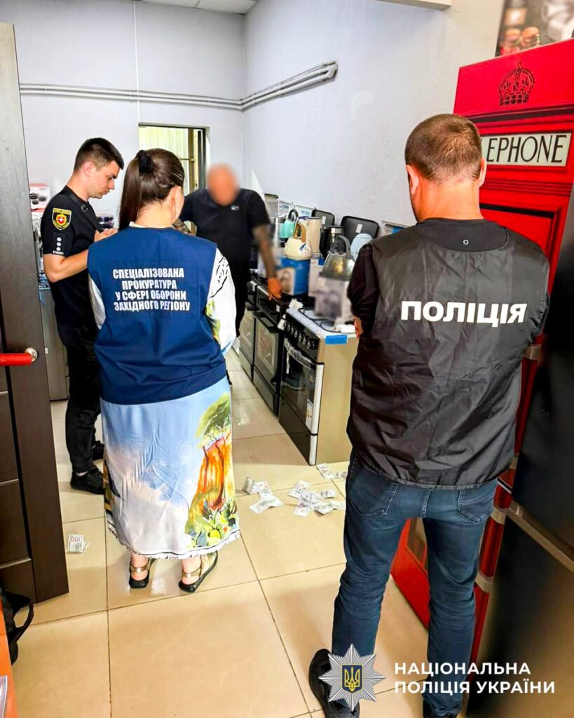 На Рівненщині поліцейські викрили схему «вирішення» зняття з розшуку 1