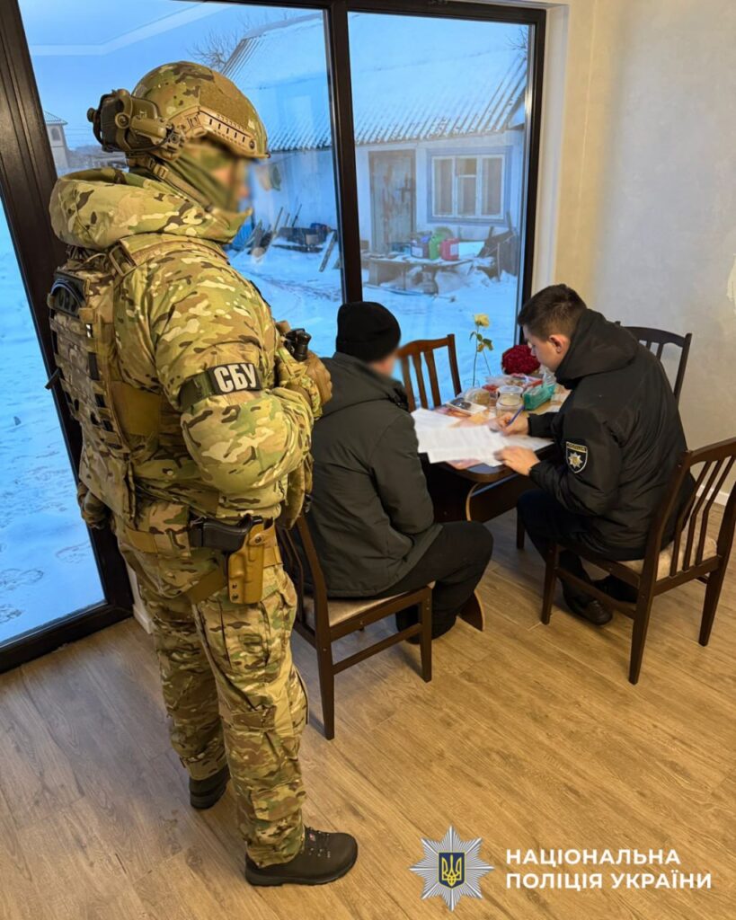 Троє осіб вимагали неіснуючий борг у жителя Вараського району 2