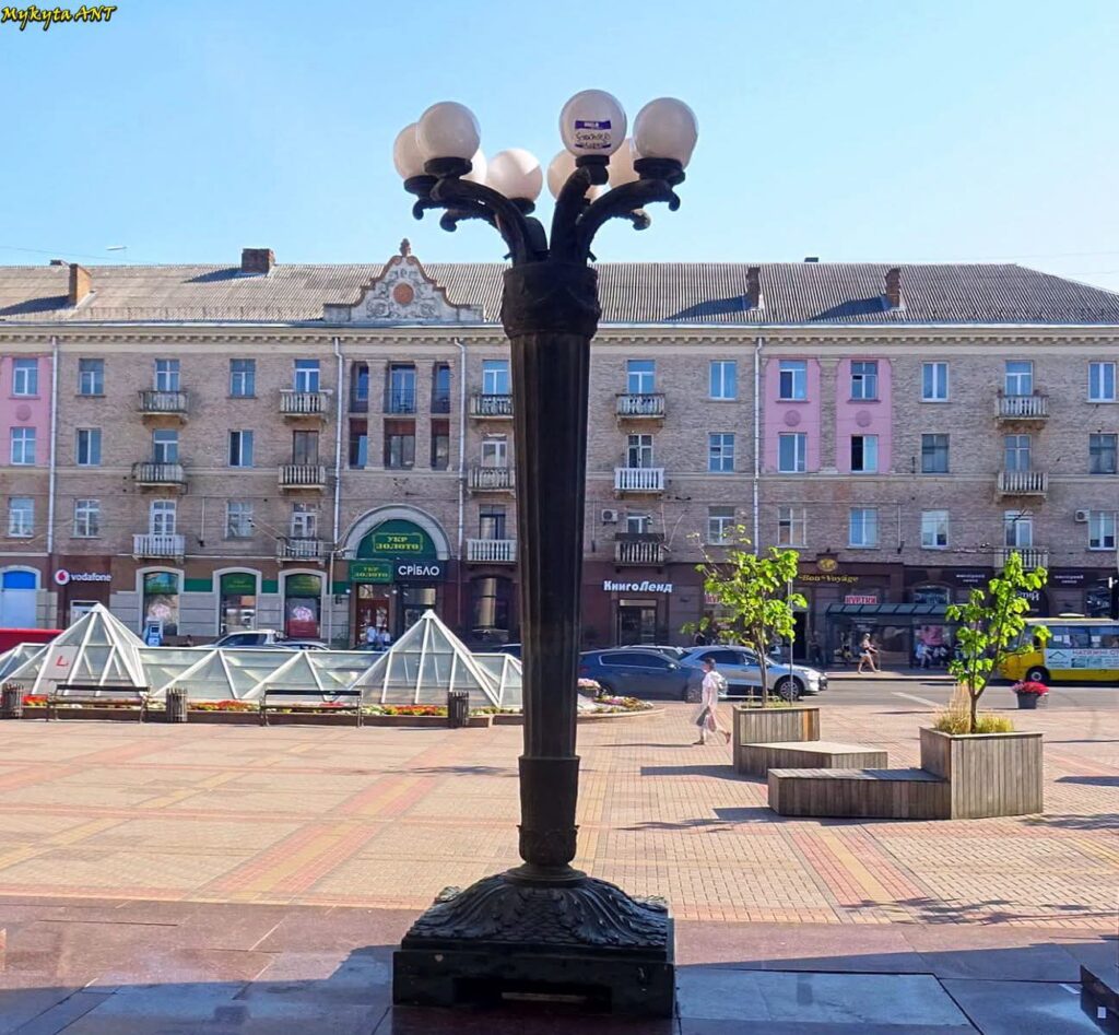 Рівне театральна площа серпень