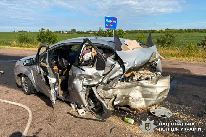 Розтрощений автомобіль Ford та Chevrolet Жорстка ДТП на трасі Київ - Чоп