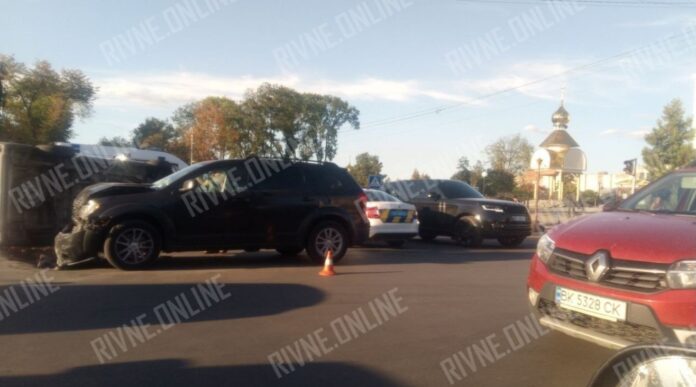 У Рівному сталася ДТП за участі швидкої У Рівному сталася ДТП за участі швидкої