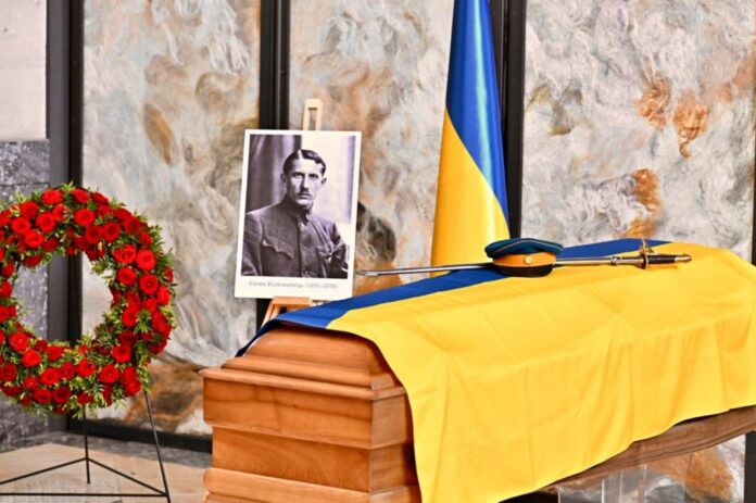 У Роттердамі на кладовищі «Кросвейк» провели ексгумацію останків полковника Євгена Коновальця У Роттердамі на кладовищі «Кросвейк» провели ексгумацію останків полковника Євгена Коновальця