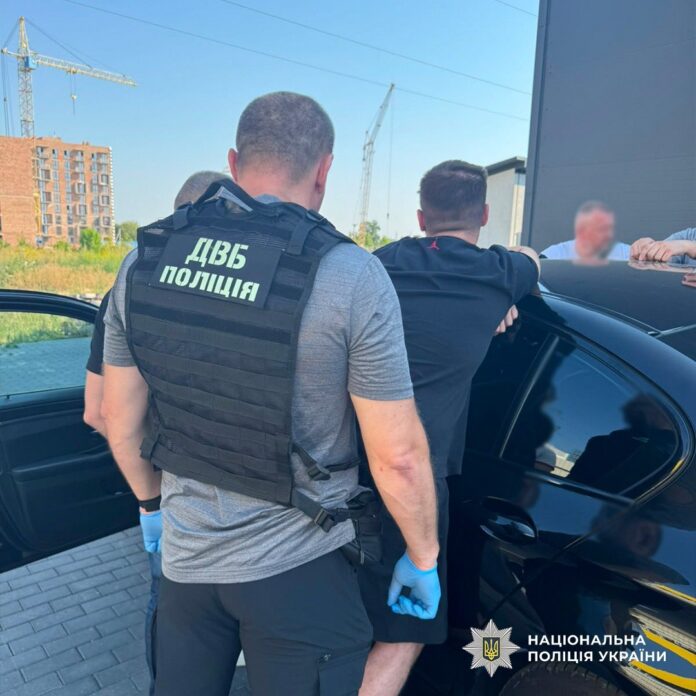 Викриття схеми з мікронавушниками на Рівненщині Здати ПДР