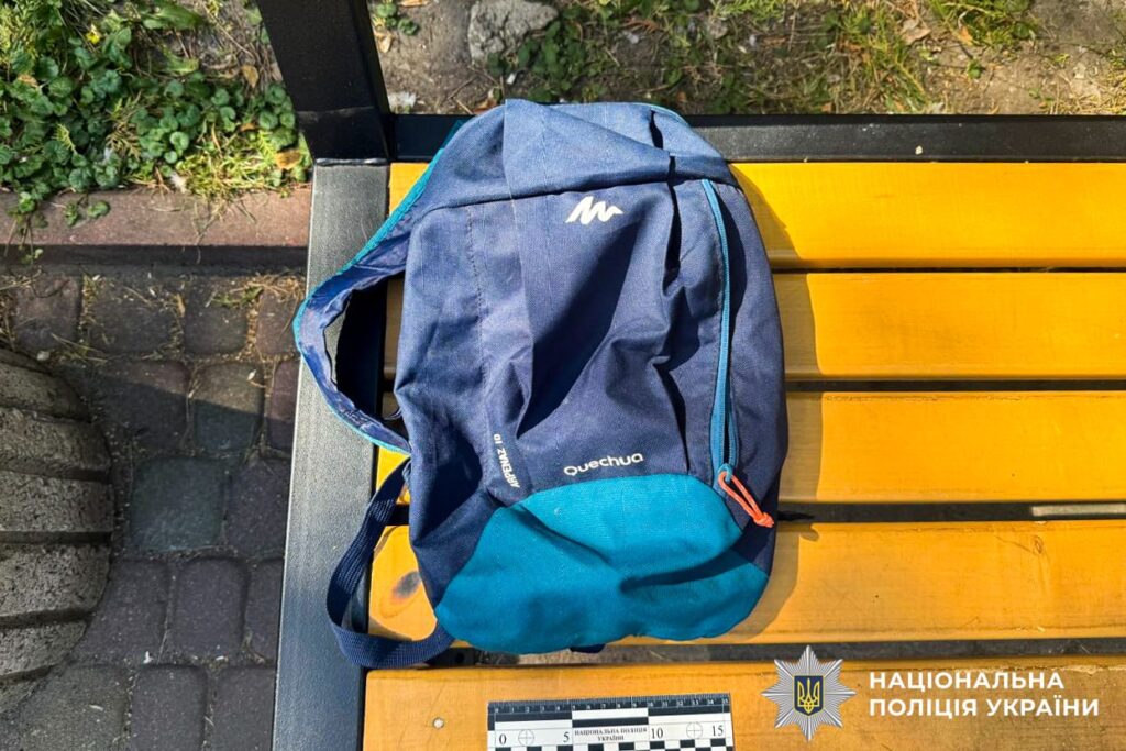 У Рівному тренерка допомогла затримати злодія, який обкрав її вихованців 2 Виявлена у сміттєвому баці викрадена сумка