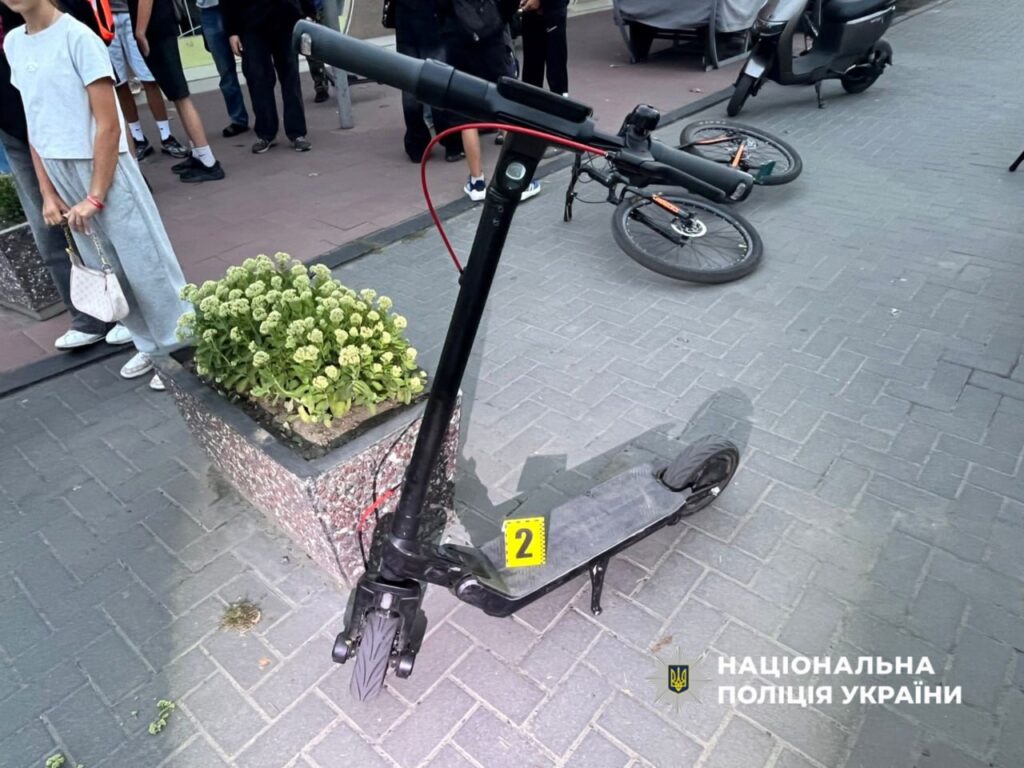 Електросамокат після ДТП у Дубно
