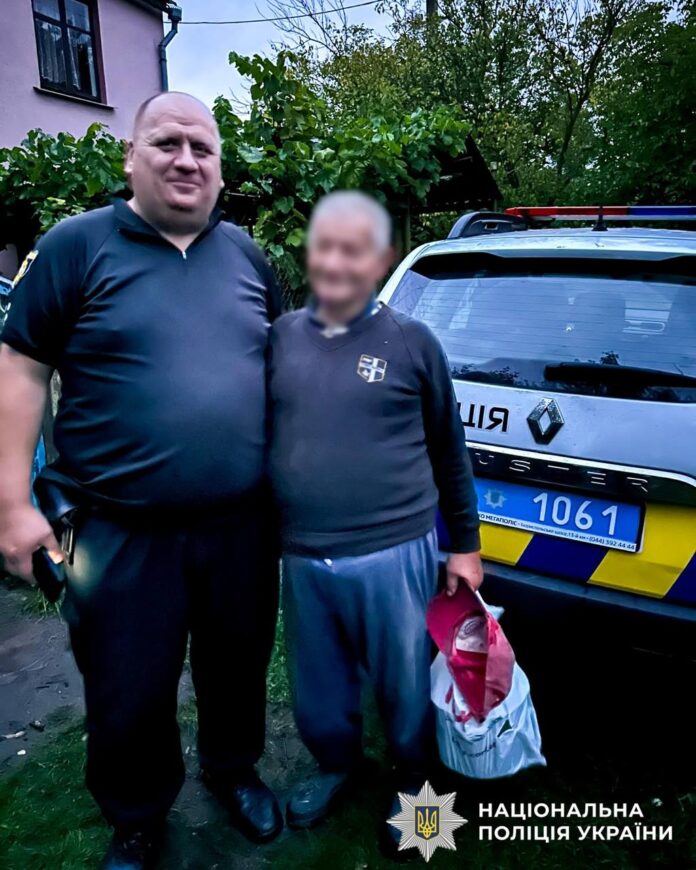 У Рівненському районі поліцейські розшукали пенсіонера, який заблукав у лісі