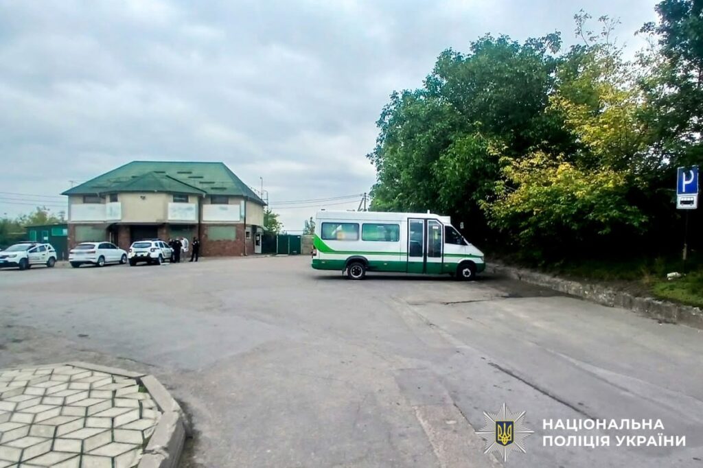 Водій здавав назад і збив жінку: ДТП сталася на автостанції у Дубні 1 Маршрутка збила пішохідку у Дубні