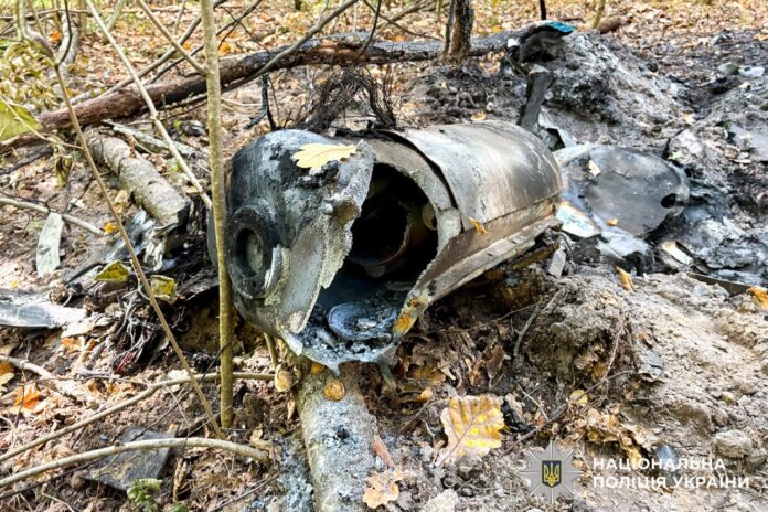 На Рівненщині правоохоронці обстежують місця падінь уламків збитих БпЛА
