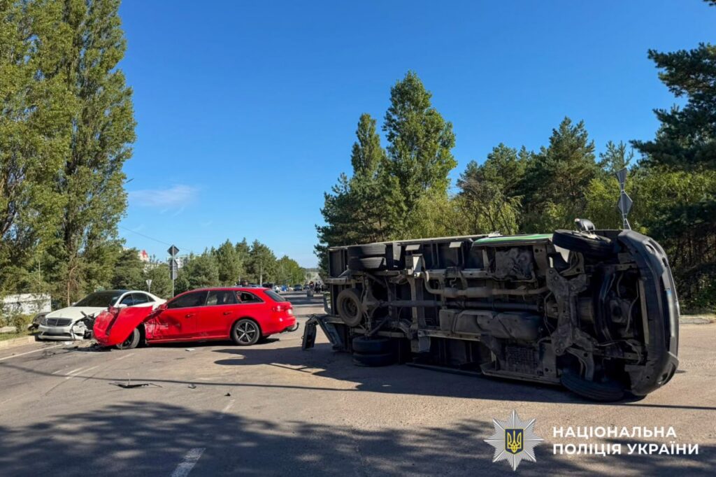 Відомі деталі масштабної ДТП за участю чотирьох авто у Вараші 3 Наслідки масштабної аварії за участю чотирьох авто