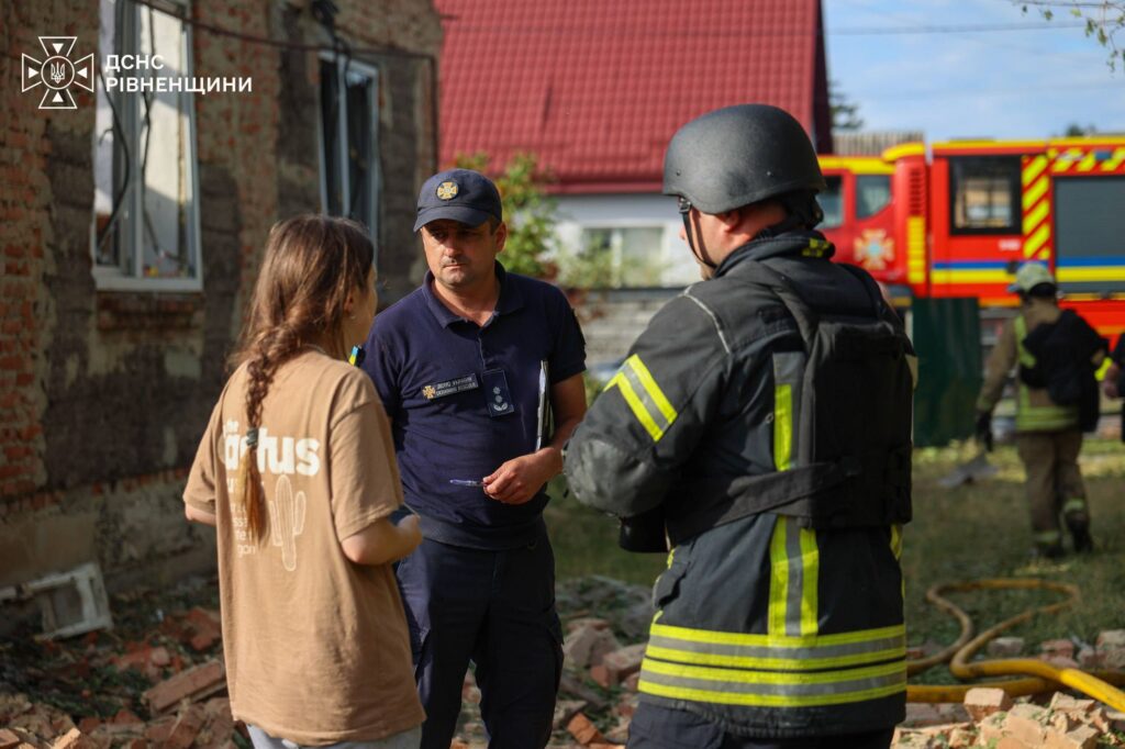 Атака по Рівненщині: показали перші наслідки удару БпЛА (ВІДЕО) 1 Наслідки удару БпЛА по Рівненщині