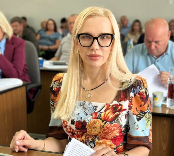 Олена Хотенко депутатка Рівнеради сесії Рівнеради