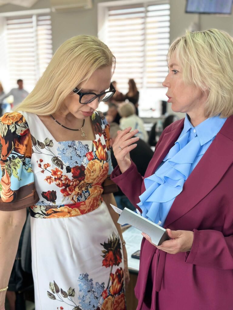 Підсумки чергової сесії Рівнеради: куди спрямували кошти громади 1 Олена Хотенко і Олександра Коваленко