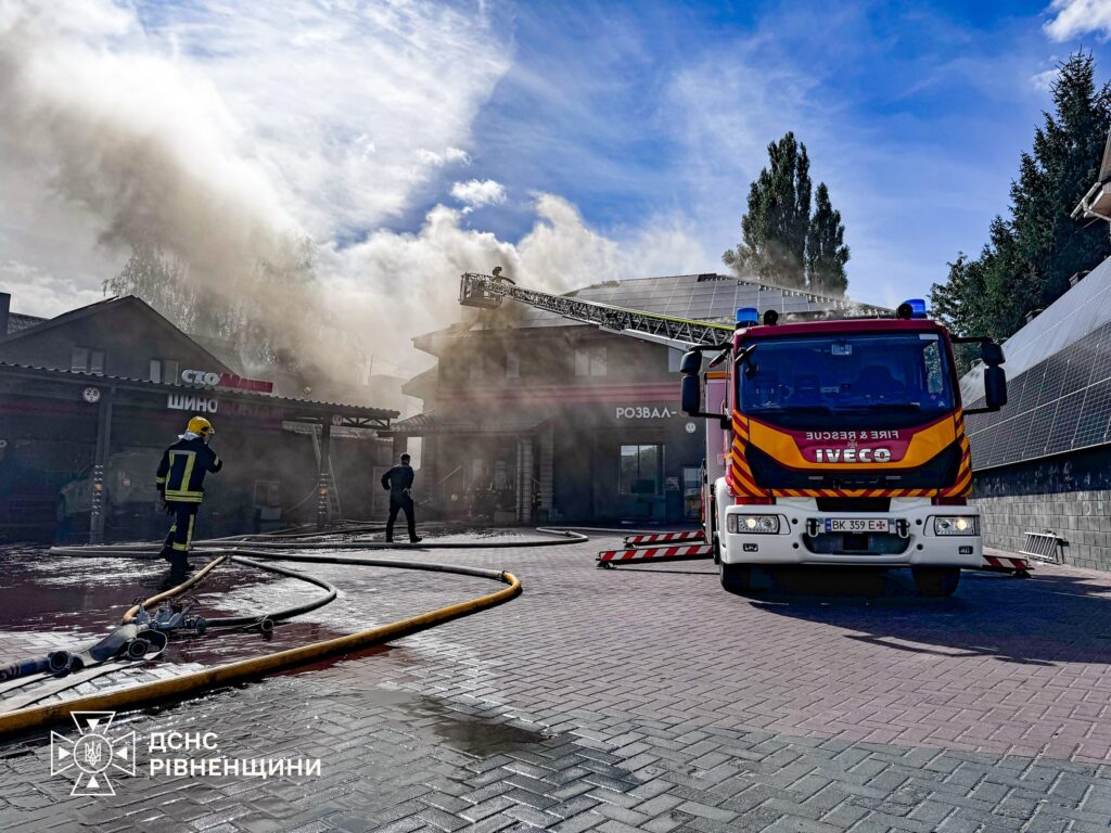 У Рівному на вулиці Соборній сталася пожежа 2