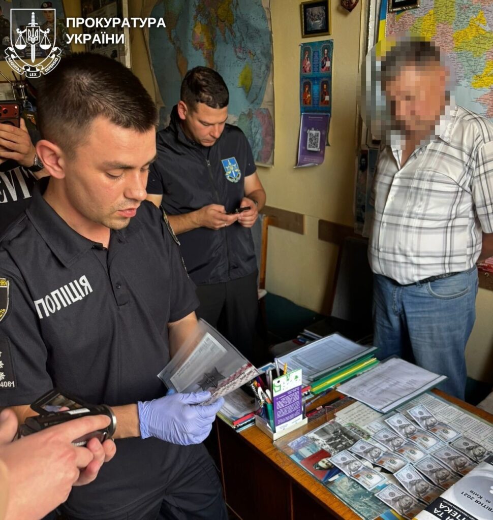 На Рівненщині викладач коледжу, який є також депутатом, отримав підозру 1