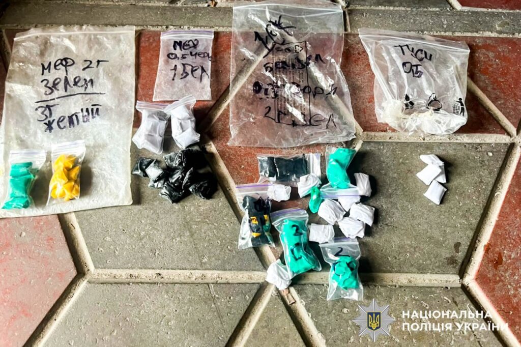 Трьох наркодилерів затримали поліцейські Рівненщини 2