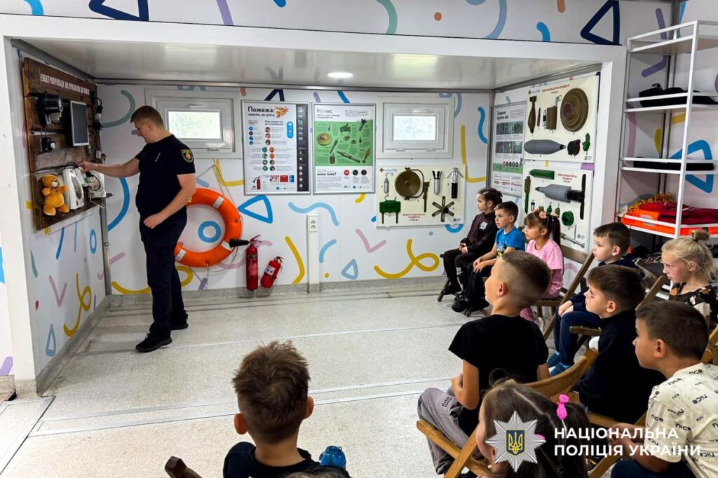На Рівненщині курсує мобільний клас безпеки 5