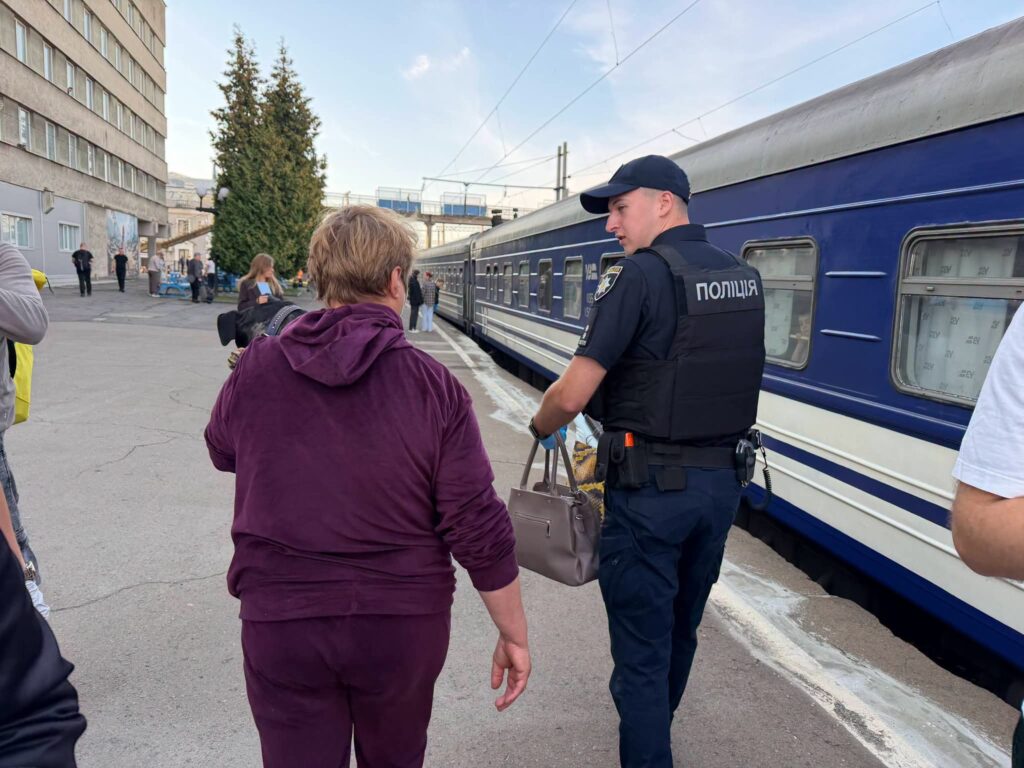 Як Рівненщина приймає переселенців: деталі про 15-й евакуаційний поїзд із Донеччини 3 Порятунок цивільного населення з Донецької області