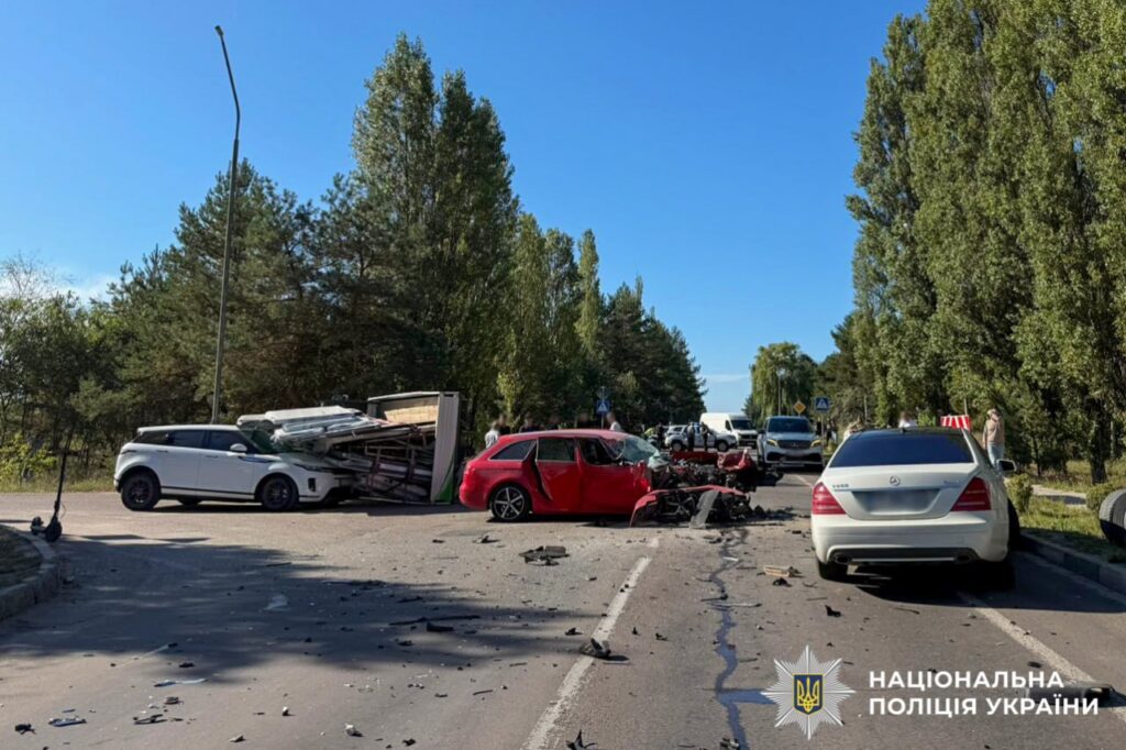 Відомі деталі масштабної ДТП за участю чотирьох авто у Вараші 1 Розтрощене Audi на місці автотрощі у Вараші