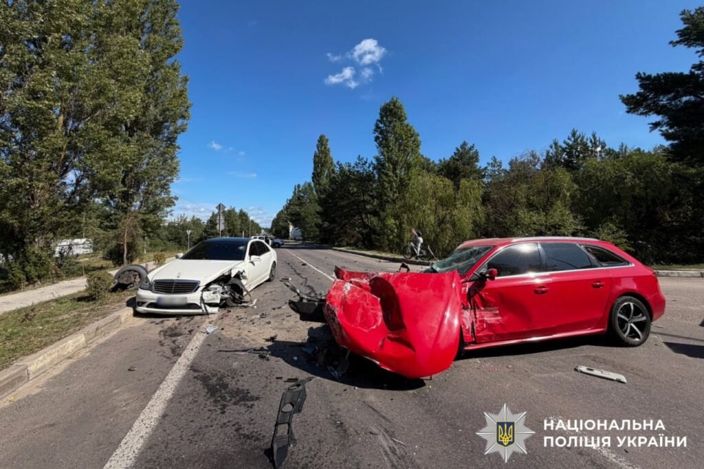 Відомі деталі масштабної ДТП за участю чотирьох авто у Вараші 5 Розтрощені автомобілі на місці ДТП у Вараші