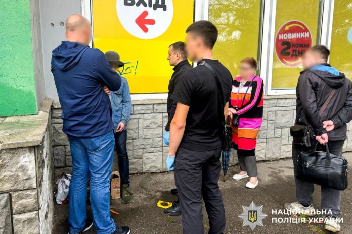 Трьох наркодилерів затримали поліцейські Рівненщини Трьох наркодилерів затримали поліцейські Рівненщини