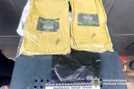 У Рівному поліцейські затримали 18-річного наркозбувача У Рівному поліцейські затримали 18-річного наркозбувача