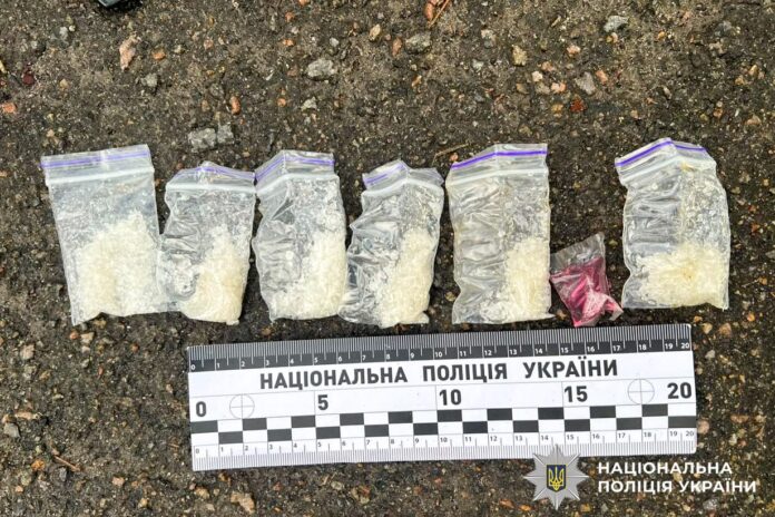 У Рівному поліцейські затримали 40-річного чоловіка за незаконне зберігання психотропу У Рівному поліцейські затримали 40-річного чоловіка за незаконне зберігання психотропу