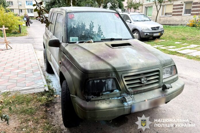 У Рівному затримали зловмисника, який за винагороду підпалив авто військового