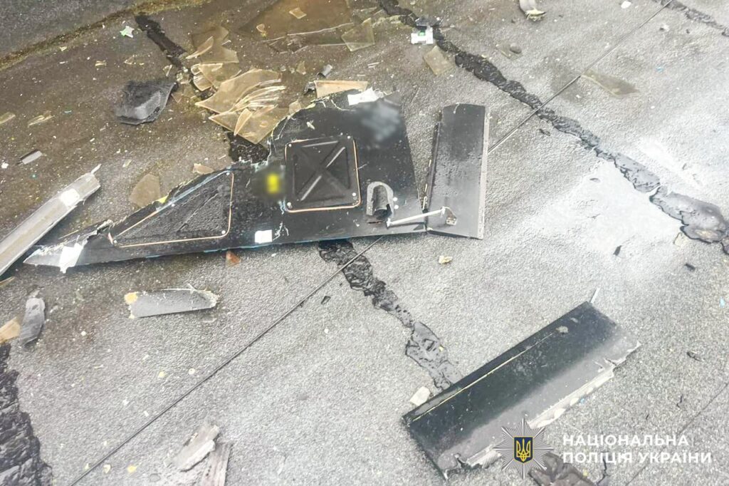 Поліцейські показали, чим рф атакувала Рівненщину під час масованого обстрілу 3 Вибухотехніки виявляють уламки ворожого БпЛА