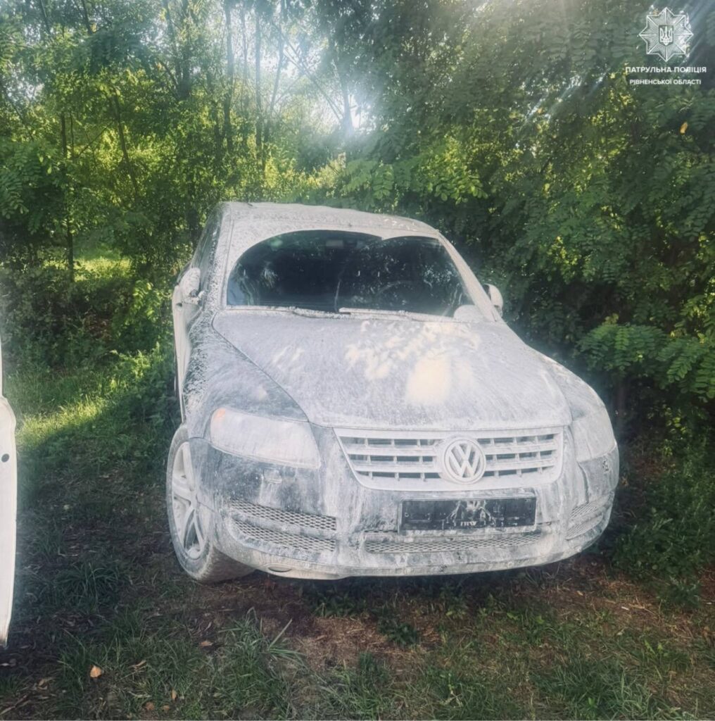 Покупець року: на Рівненщині чоловік викрав Volkswagen Touareg просто під час огляду 1 Викрадений Volkswagen Touareg у лісі