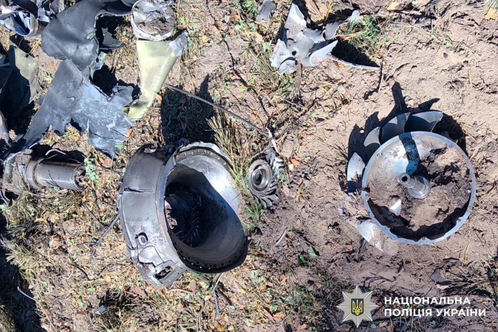 У лісі на Рівненщині знайшли уламки ворожого боєприпасу (ФОТО) 2 Вилучення небезпечних залишків ракет