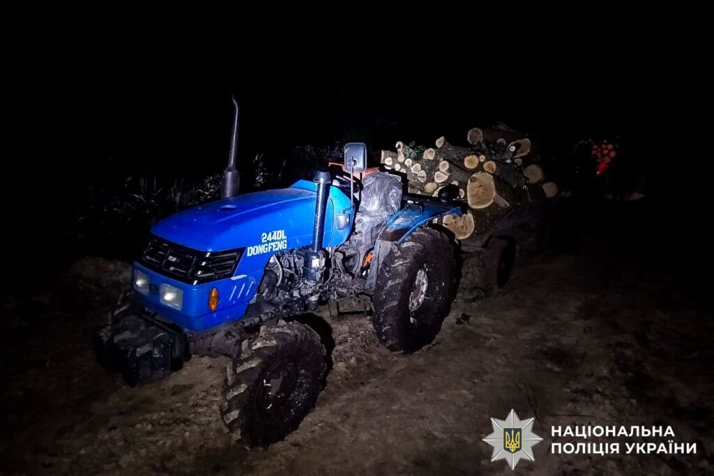 Зарічненські поліцейські викрили трьох чоловіків на незаконній порубці деревини 2