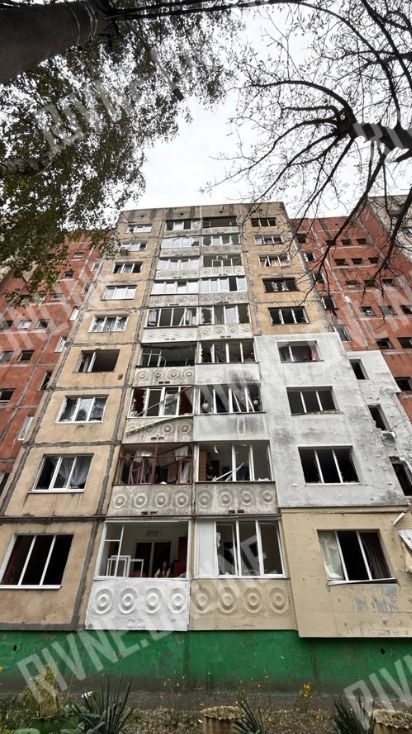 Ексклюзивні фото з місця сьогоднішнього ворожого удару біля рівненської багатоповерхівки 4