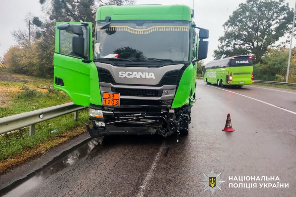 Смертельна аварія на Радивилівщині: дружина водія загинула на місці 1 Аварія забрала життя жінки