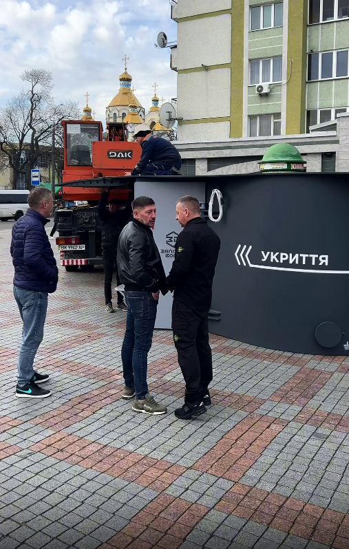 Мобільне укриття встановили у центрі Рівного 1
