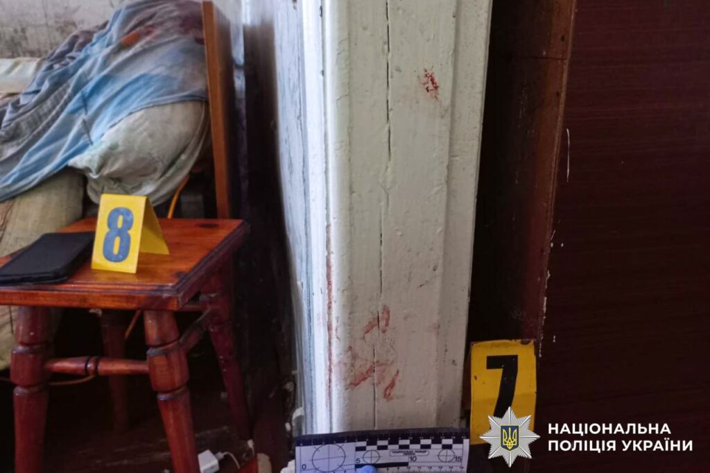 На Рівненщині 72-річний чоловік побив знайомого табуретками: той помер через кілька годин 2