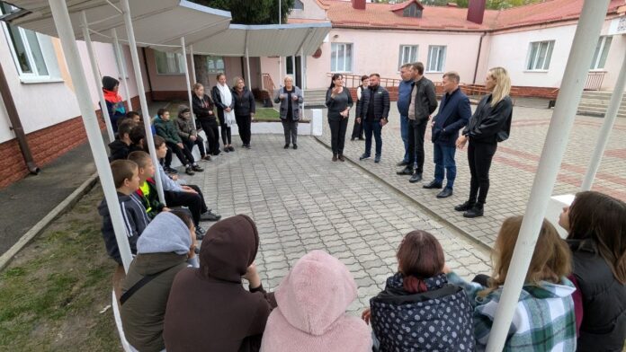 Дітки у Спеціальній школі в Острозі тепер мають можливість займатись дзюдо Дітки у Спеціальній школі в Острозі тепер мають можливість займатись дзюдо