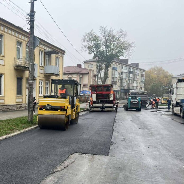 Дорожні роботи завершать раніше сьогодні відкриють для проїзду вулицю у Рівному Дорожні роботи завершать раніше сьогодні відкриють для проїзду вулицю у Рівному