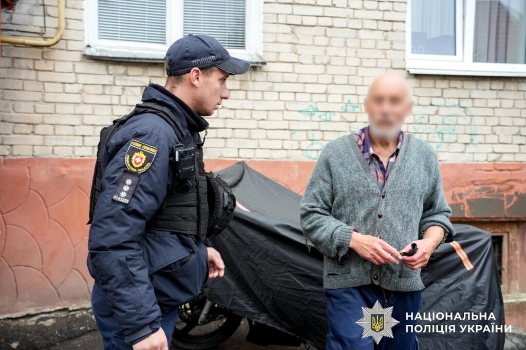 рф атакувала Рівне 21 жовтня: перші наслідки удару по ТЦ і житловому сектору 3 Евакуація мешканців після удару
