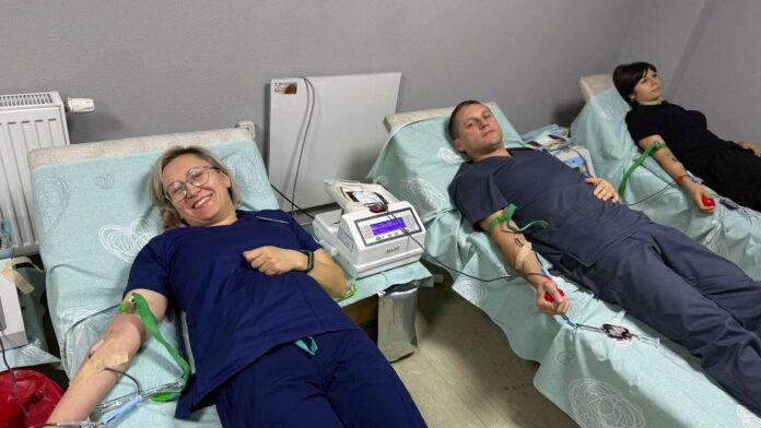 Вперше виїзний забір донорської крові відбувся у Рівненській обласній дитячій лікарні Вперше виїзний забір донорської крові відбувся у Рівненській обласній дитячій лікарні