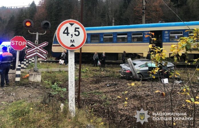 На Львівщині електропоїзд зіткнувся з автівкою На Львівщині електропоїзд зіткнувся з автівкою